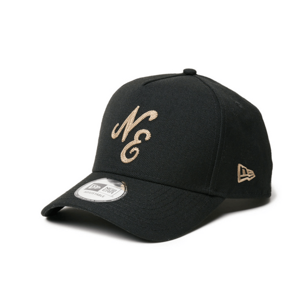 GORRA NEW ERA 9FORTY A FRAME NEGRA LOGO DORADO