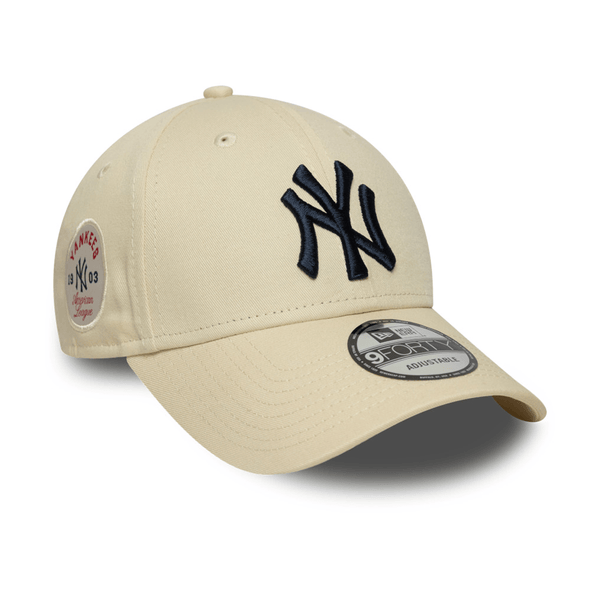 GORRA NEW ERA NEW YORK YANKEES 9FORTY BEIGE LOGO AZUL OSCURO