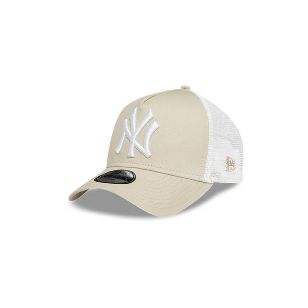 GORRA NEW ERA NEW YORK YANKEES 9FORTY BEIGE LOGO BLANCO TIPO TRUCKER JUNIOR