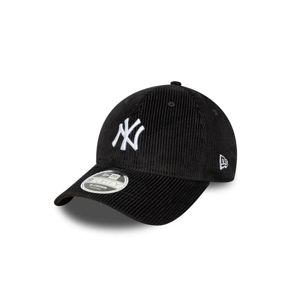 GORRA NEW ERA NEW YORK YANKEES 9 FORTY NEGRA EN CORDOROY LOGO BLANCO