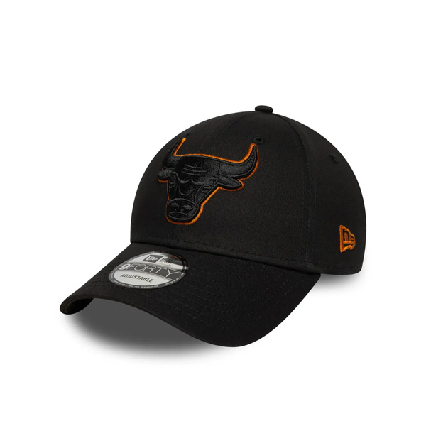 GORRA NEW ERA CHICAGO BULLS 9FORTY NEGRA LOGO NEGRO BORDADO NARANJADO